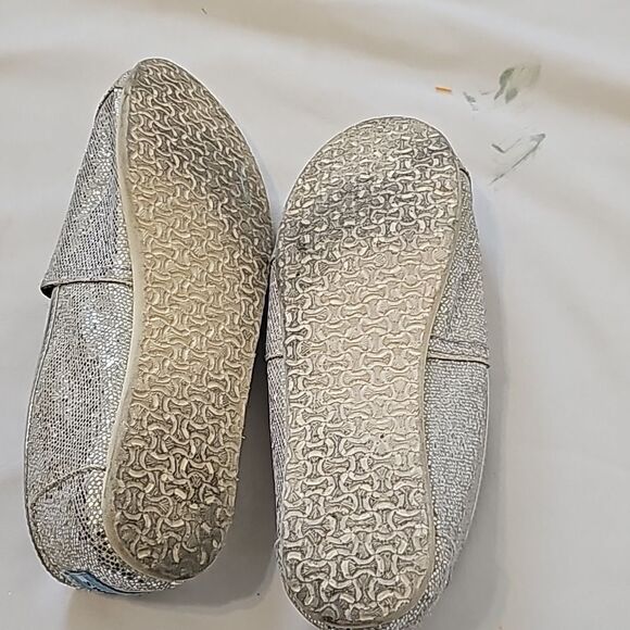 TOMS Silver Glitter 6 - Picture 3 of 7